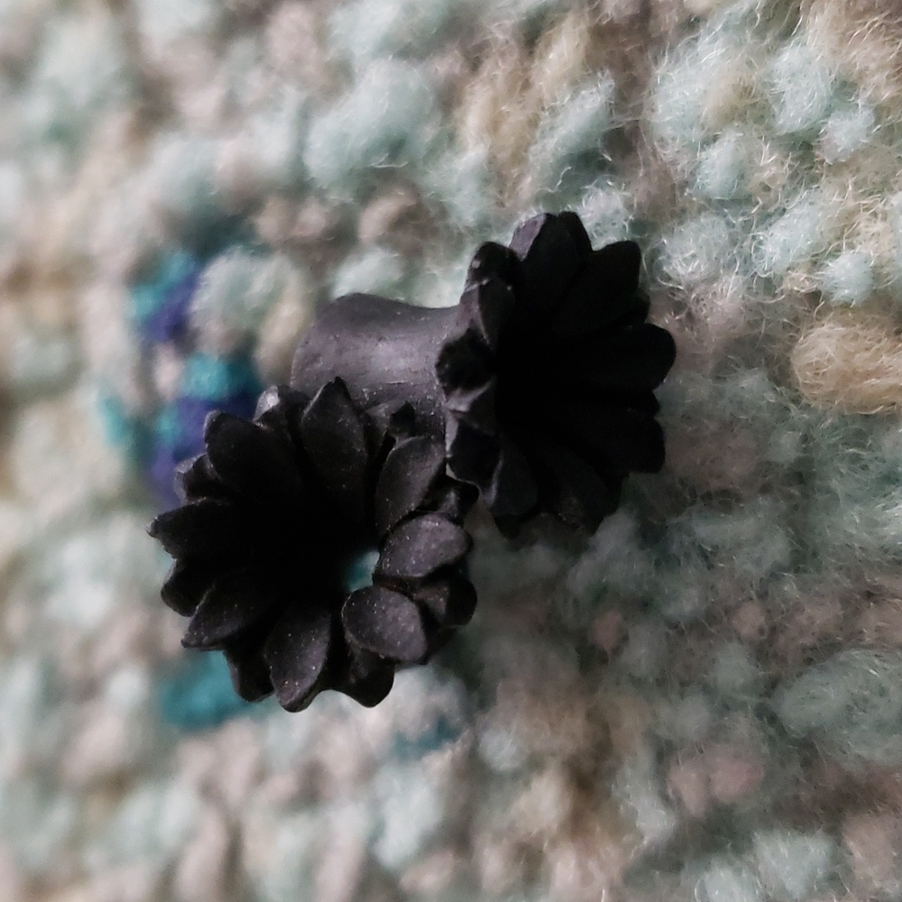 2 gauge wooden flower plug